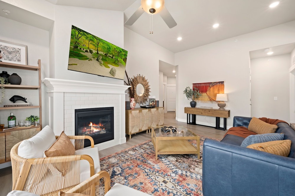 Condo, Multiple Beds, Balcony (974 Landmark Way #5 - 28-night min)