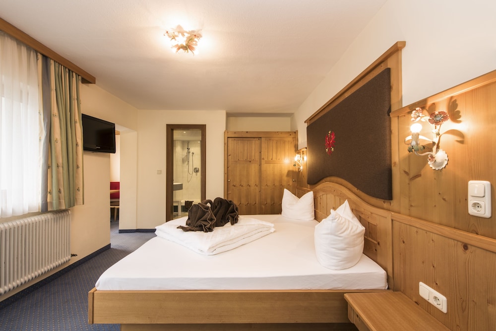 Classic Double Room, Mountain View photo 1