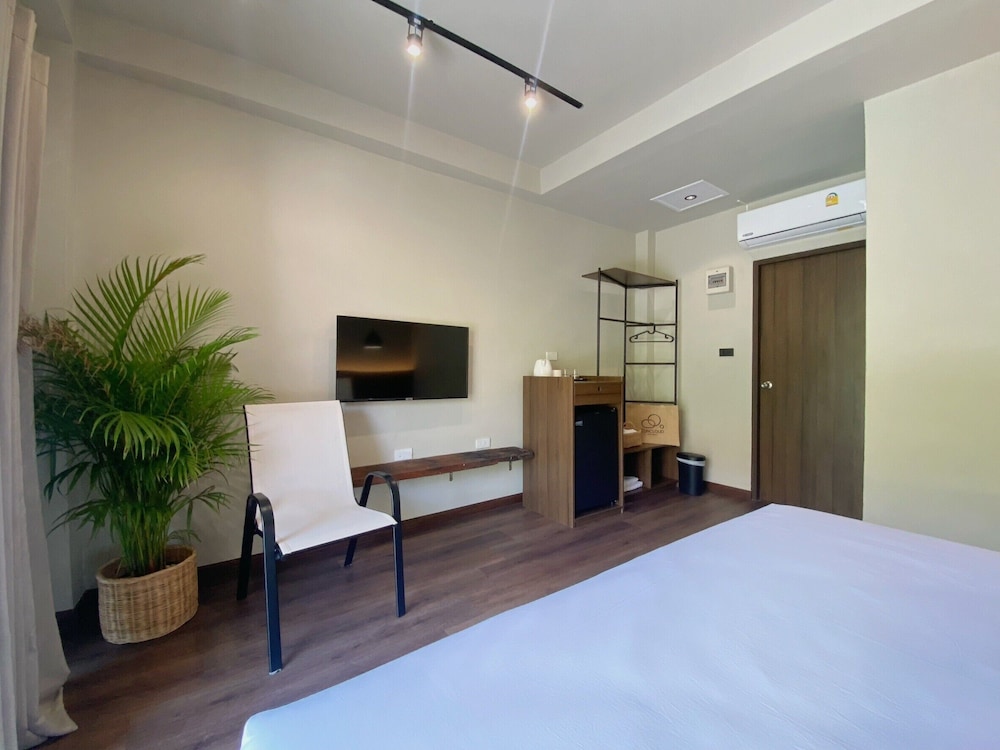 Comfort Double Room, 1 King Bed, Garden Area - Photo 3