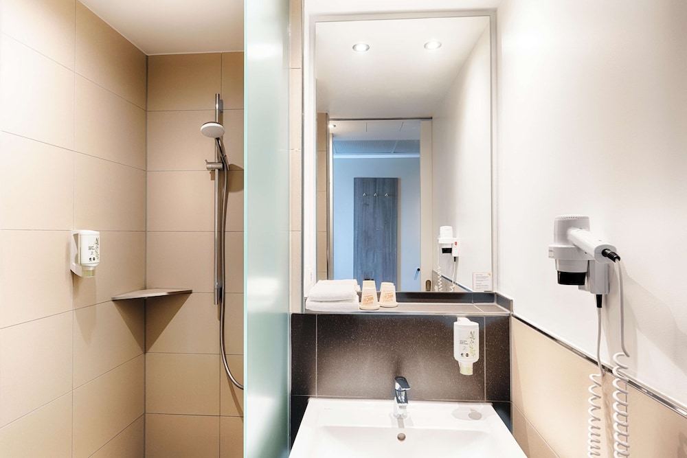 Twin Room - Photo 3