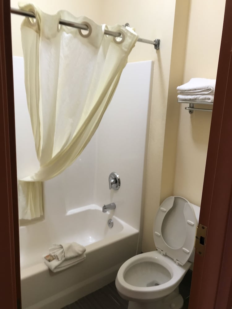 Standard Room, 2 Queen Beds, Non Smoking - Photo 4