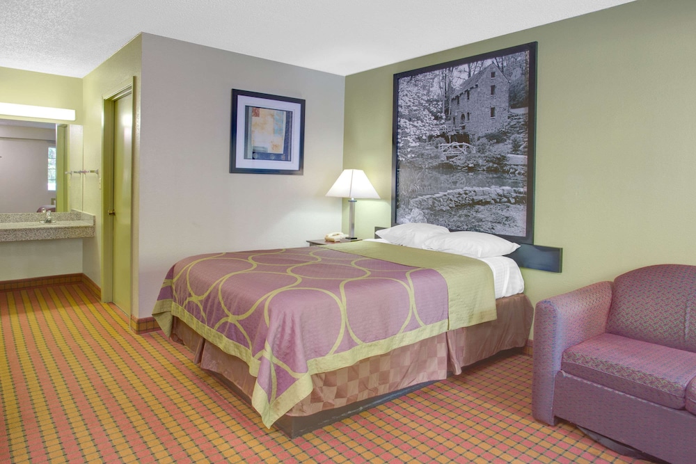 Room, Accessible photo 1