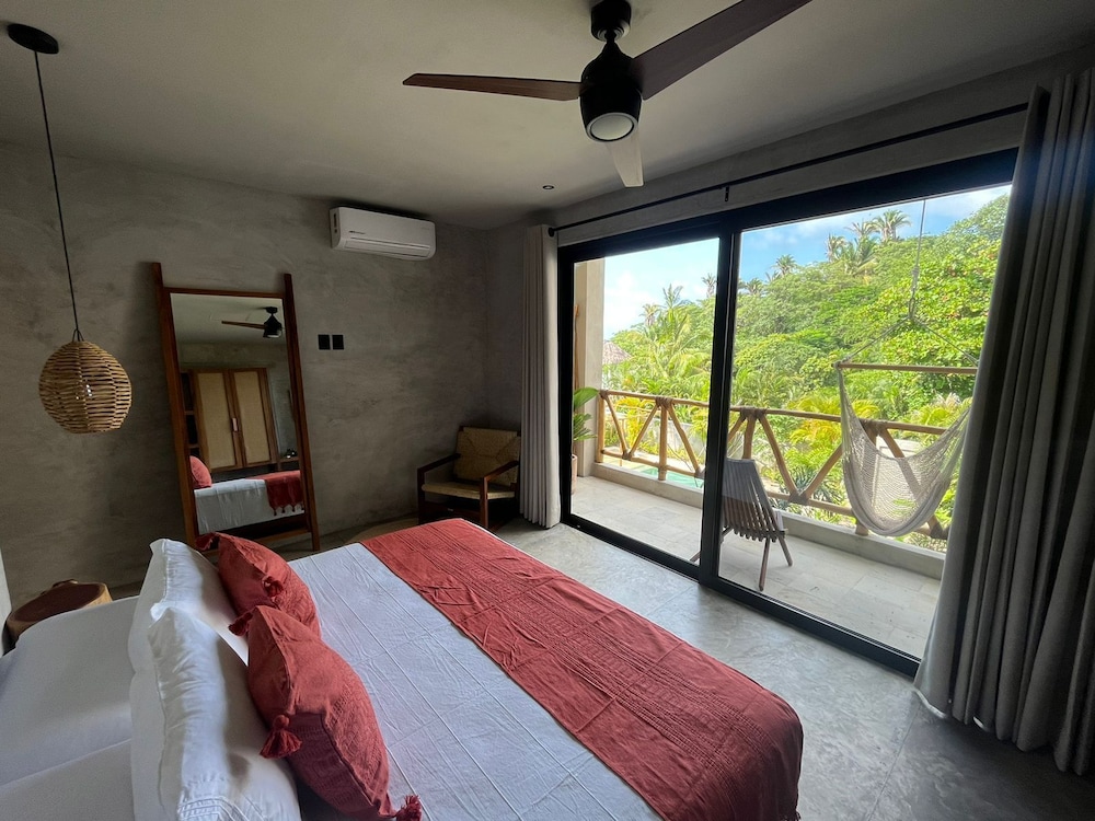 Deluxe Room 3