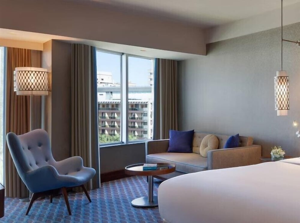 Deluxe Room, 1 King Bed, City View
