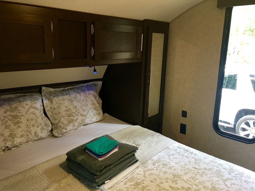 Family Mobile Home, 2 Bedrooms, Park View photo 1