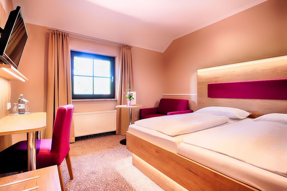 Premium Triple Room, Ensuite, Lake View