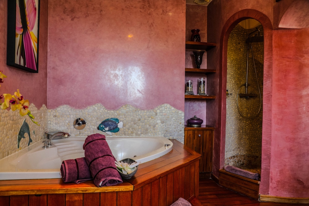 Double Room, 1 King Bed, Jetted Tub (Bali) photo 2