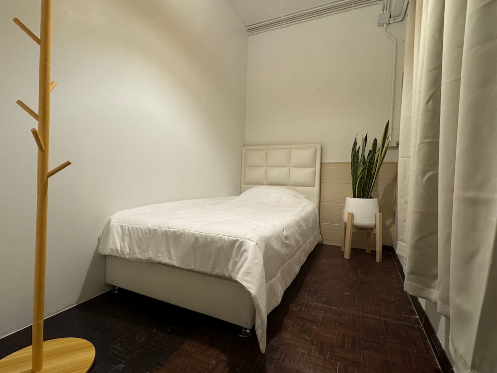 Comfort Single Room, 1 Queen Bed photo 3