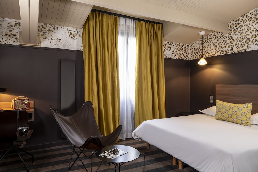 Superior Double Room (Castle or Garden View) - Photo 8