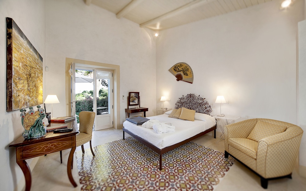 Deluxe Double Room, 1 Double Bed photo 2