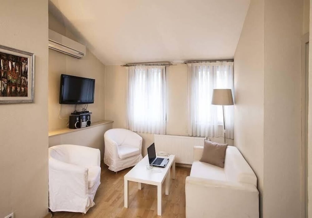 Deluxe Suite photo 2