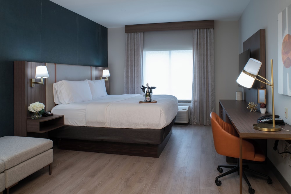 Standard Room, 1 Queen Bed, Accessible (Accessible Tub) photo 2