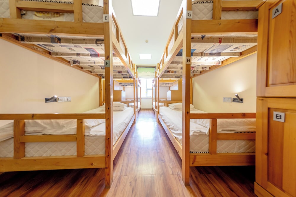 Classic Shared Dormitory, Women only, Non Smoking, Shared Bathroom photo 2