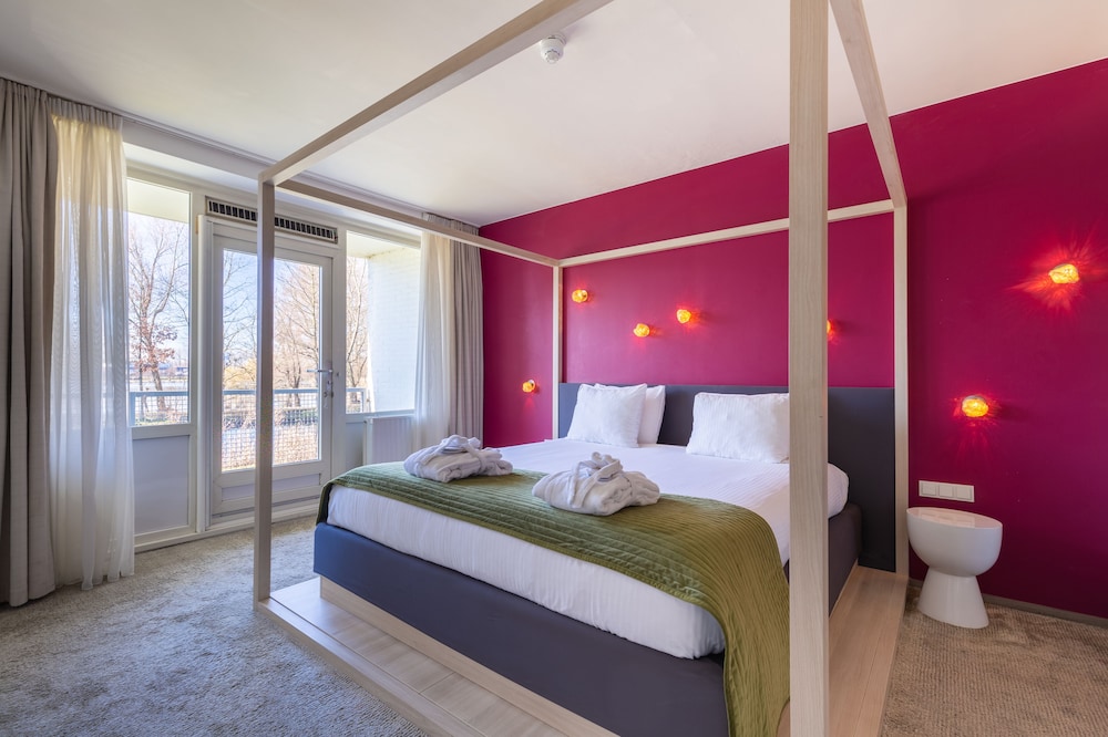 Honeymoon-Suite - Photo 1