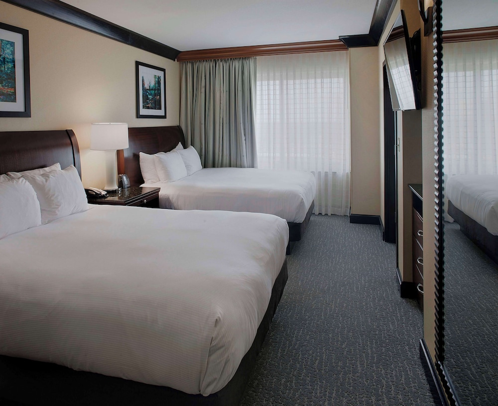 Room, 2 Queen Beds, Accessible, Bathtub (Mobility & Hearing) - Photo 3