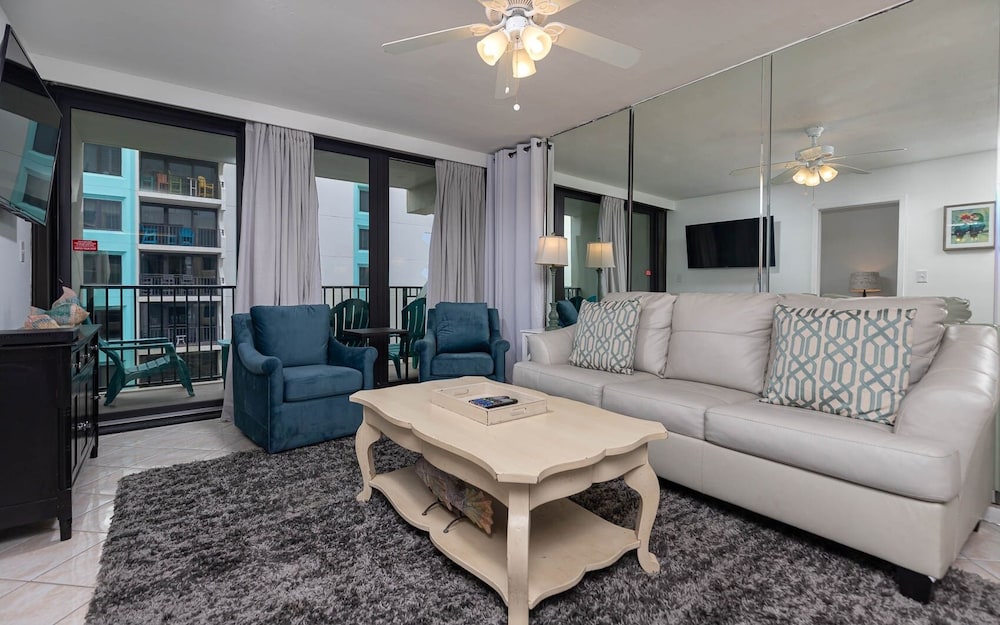 Condo, 2 Bedrooms