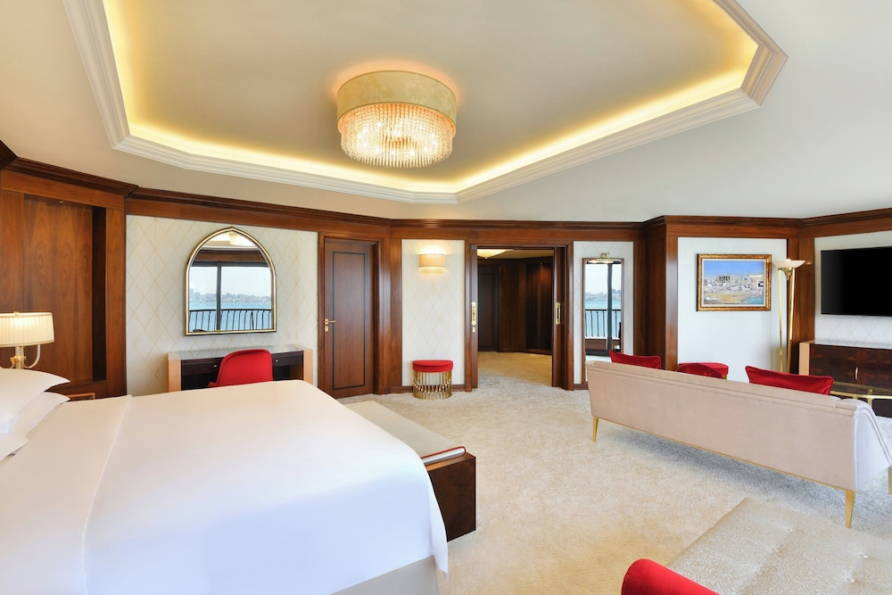 Suite, 1 Bedroom, Corner photo 3