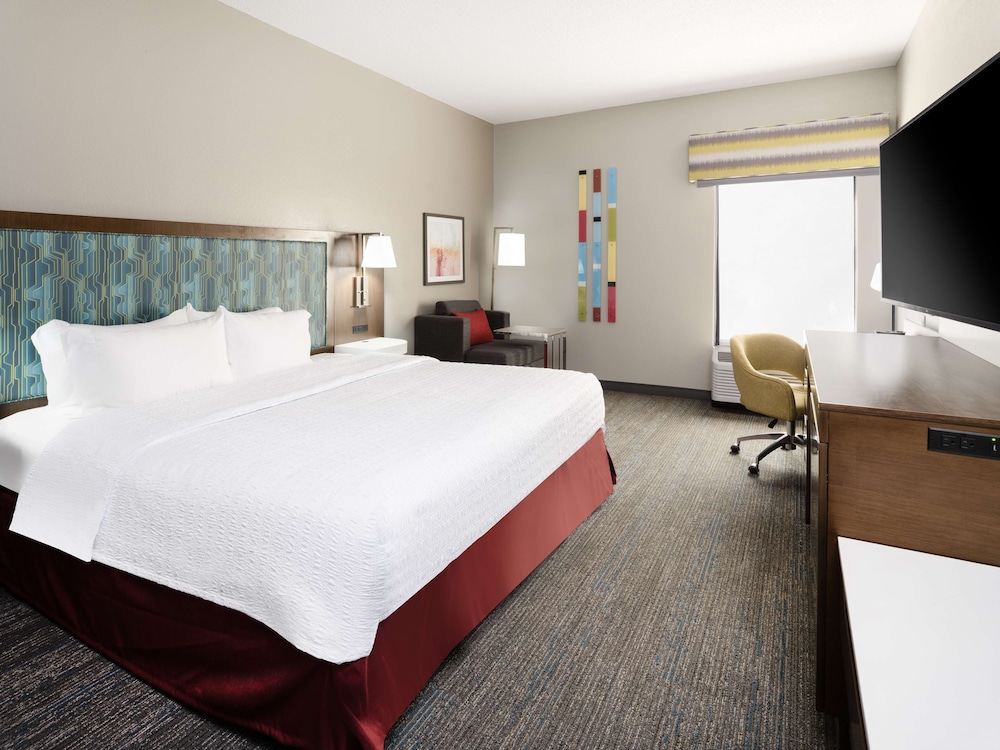One King Bed, Non-Smoking, Accessible - Photo 3