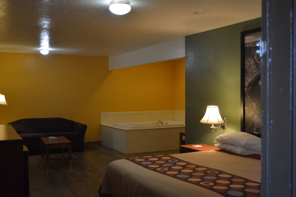Suite, 1 King Bed, Hot Tub photo 3