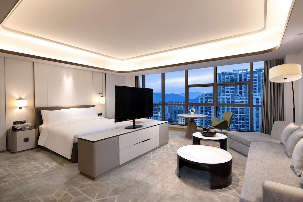 Premium Room, 1 King Bed - Photo 2