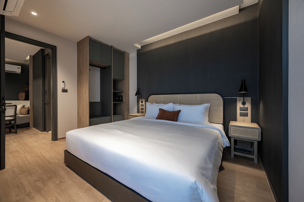 Junior Studio Suite, Balcony, City View photo 2