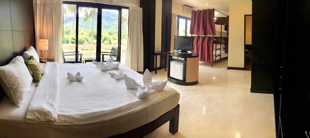 Junior Suite, 1 King Bed - Photo 1