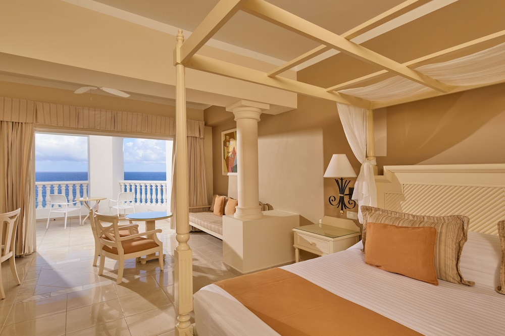 Junior Room, Oceanfront (deluxe)