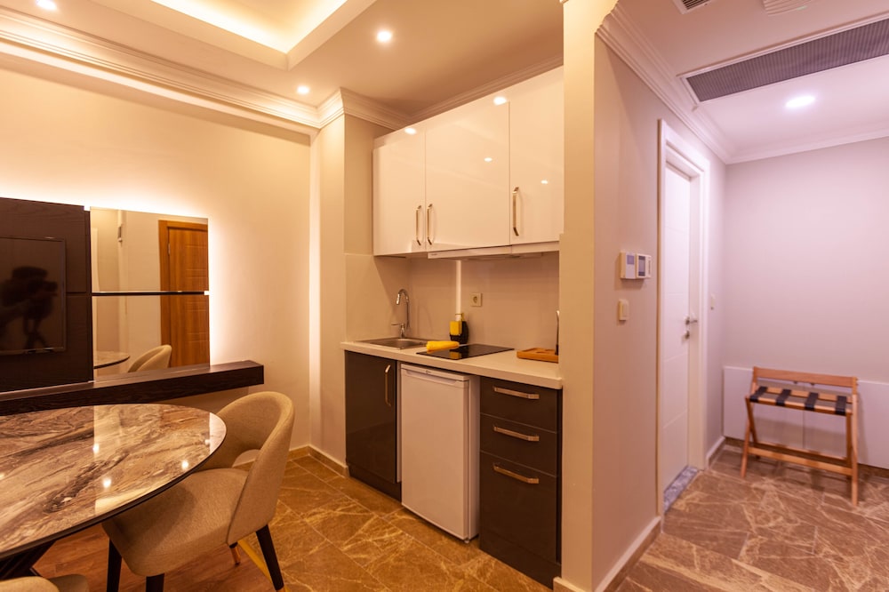 Comfort Suite, 1 Double Bed with Sofa bed, Smoking, Courtyard View photo 3