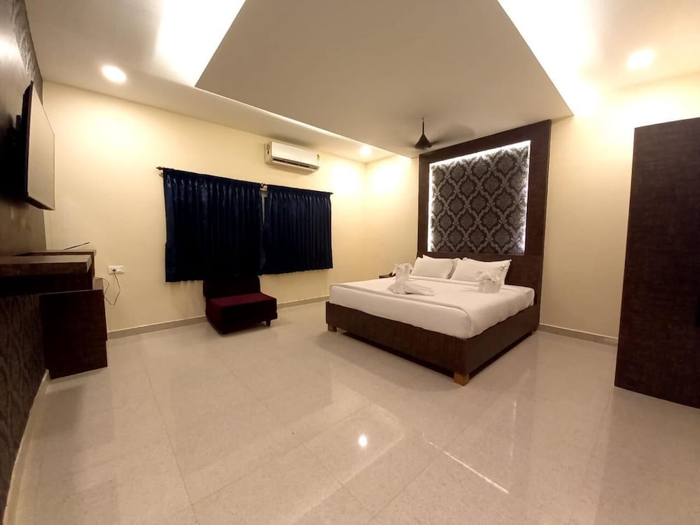 Royal Room photo 3