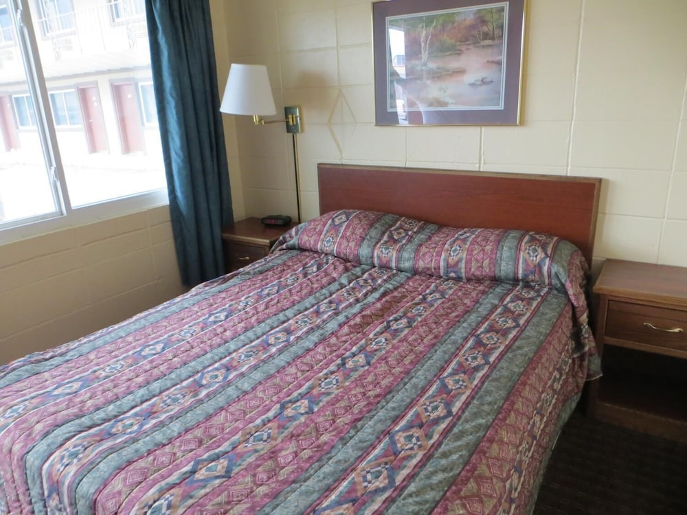 Standard Room, 1 Queen Bed, Smoking photo 1