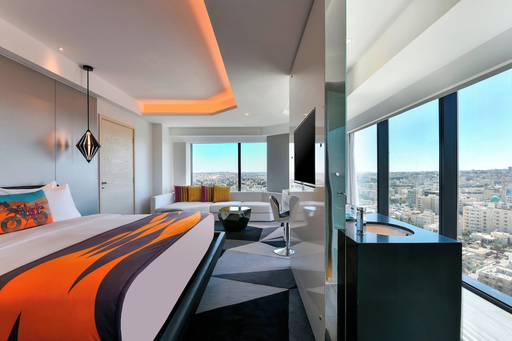 Premier Room, 1 King Bed, Corner photo 3