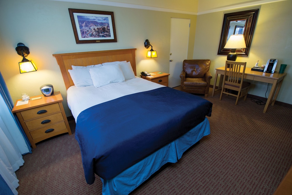 Standard Room, 1 Queen Bed Street Level photo 1