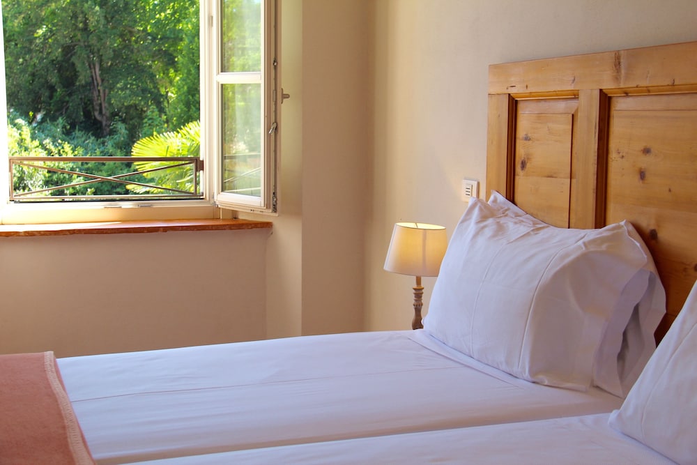 Deluxe Double or Twin Room - Photo 2
