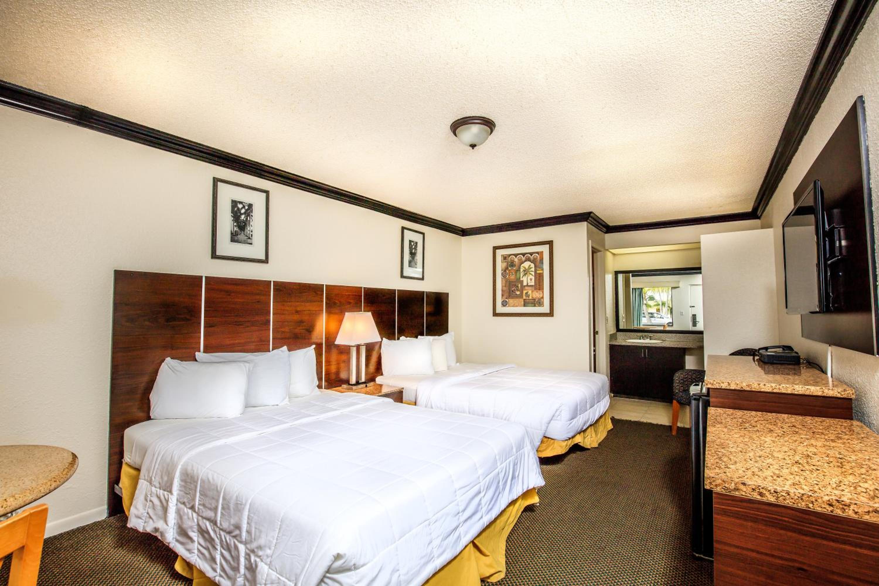 Queen Room with Two Queen Beds - Smoking - Photo 1