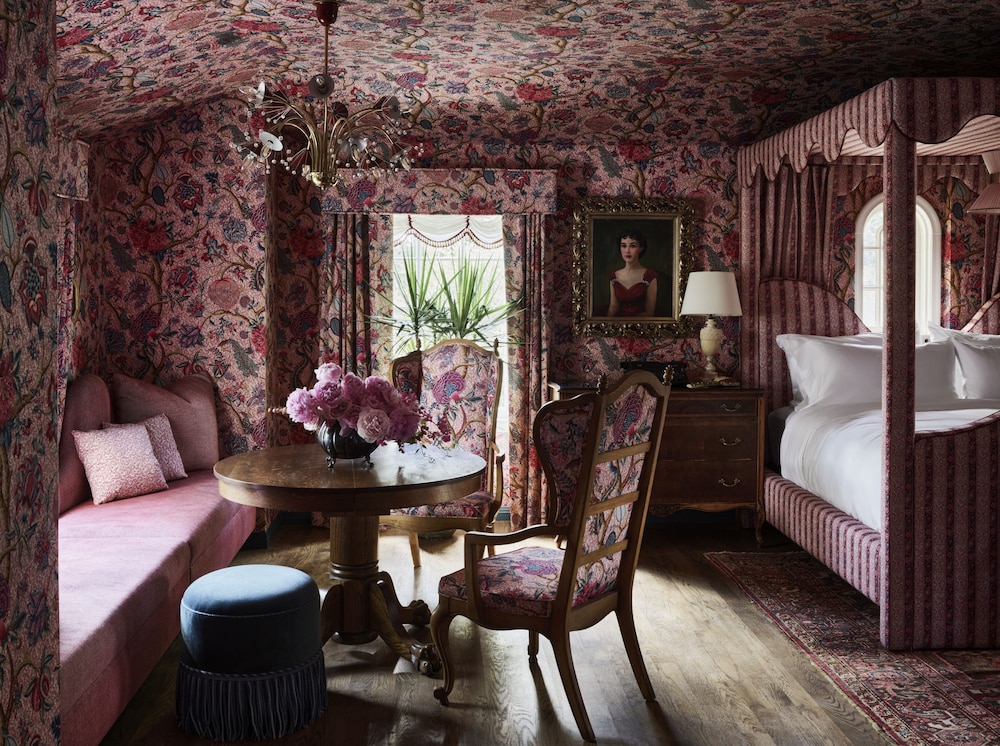 Suite (LaVerne)