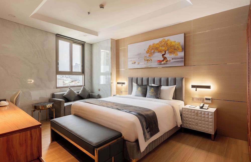 LUXURY KING (City View With Bathtub)