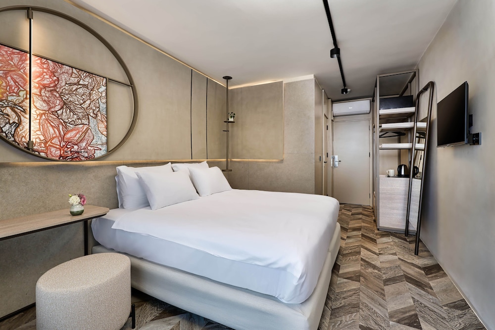 Available room