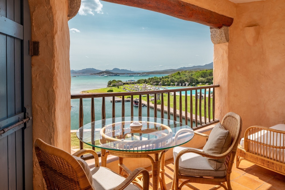 Premium Room, 1 King Bed, Sea View (Contemporary, Terrace)