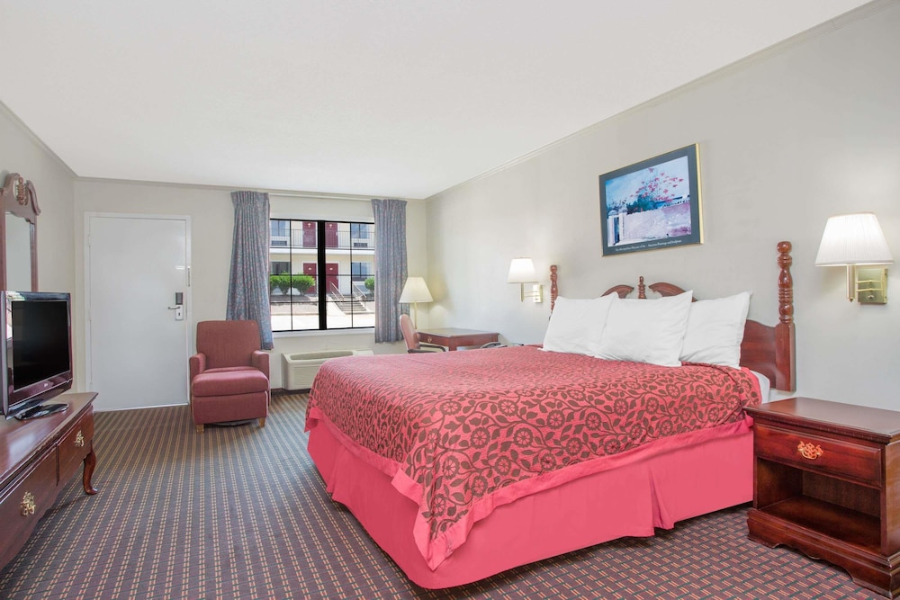 Standard Room, 1 King Bed - Photo 2