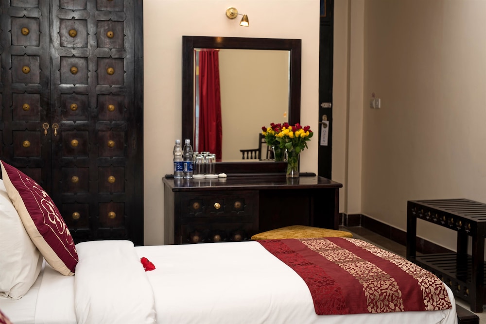 Standard Room, 1 King Bed - Photo 6