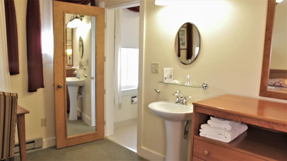 Traditional Room Non A/C photo 3