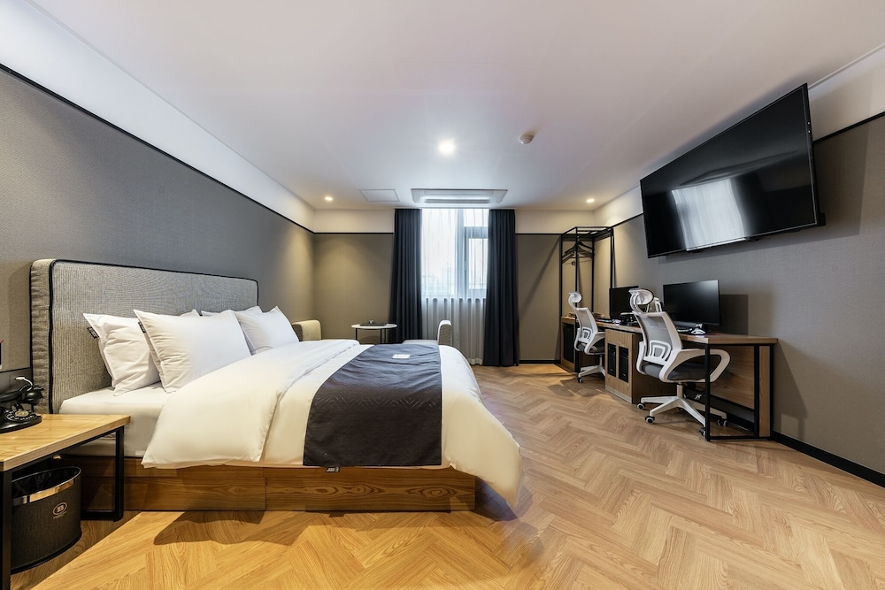 Premium Room - Photo 6