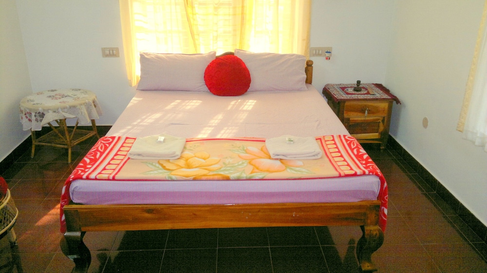 Standard Room (Non A/C) photo 2