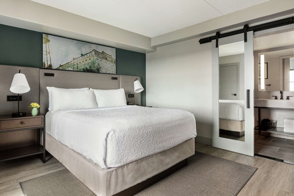 Room, 1 King Bed, Accessible (Hearing, Moderno Del Sur) - Photo 2