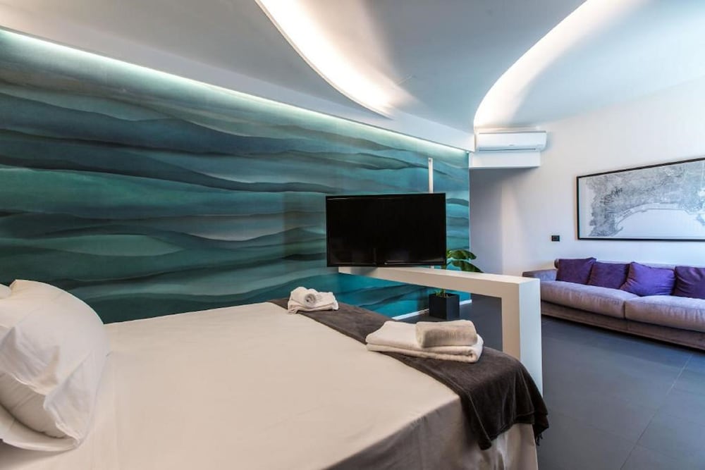 Suite, Jetted Tub, City View photo 3