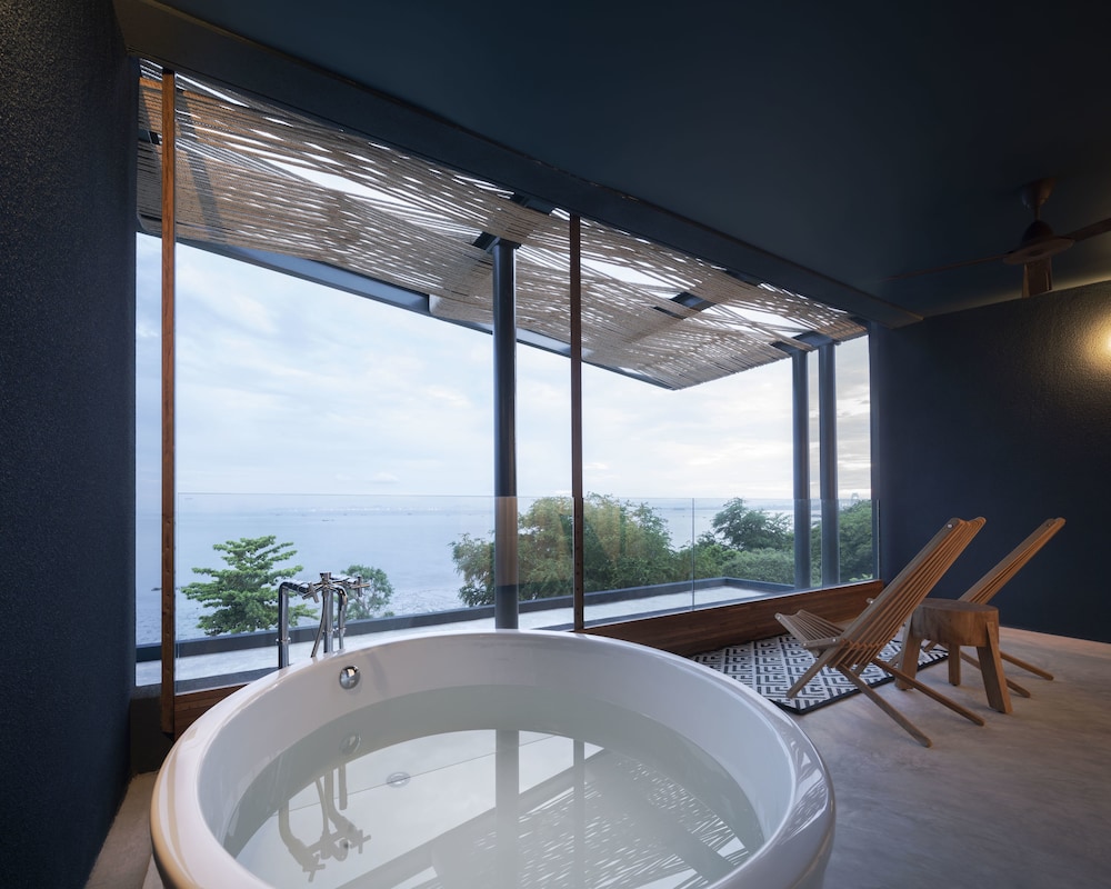 Super Deluxe Sea View (Non-Smoking)