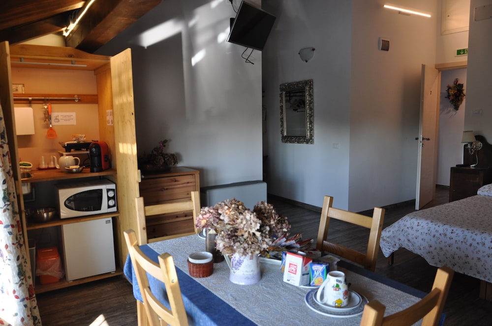 Family Room, Non Smoking - ENTRY WITH CODE AND KEYPAD AND ONLINE CHECK-IN - Photo 3