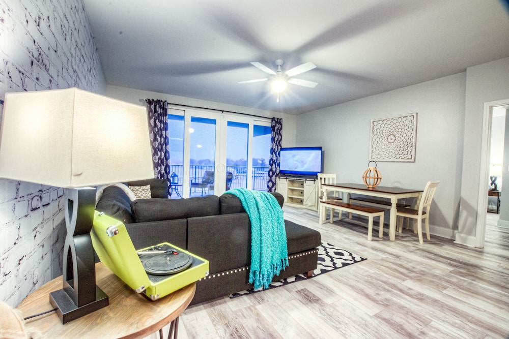 Apartment, 3 Bedrooms, Balcony, Lake View
