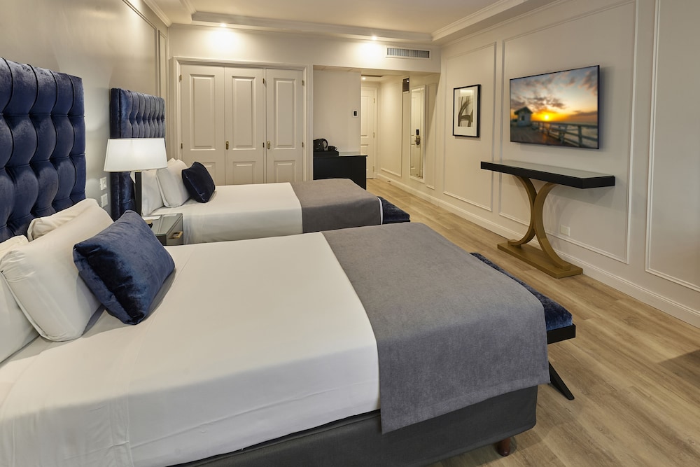 Deluxe Room, 2 Double Beds, City View