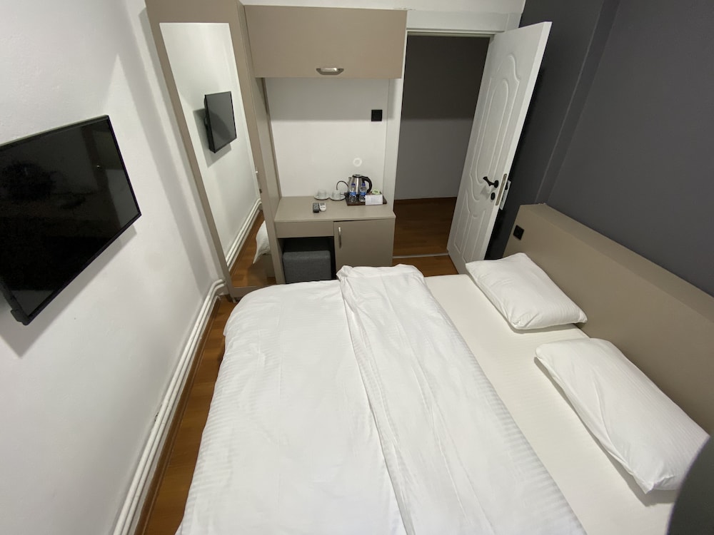 Economy Double Room, Shared Bathroom photo 1